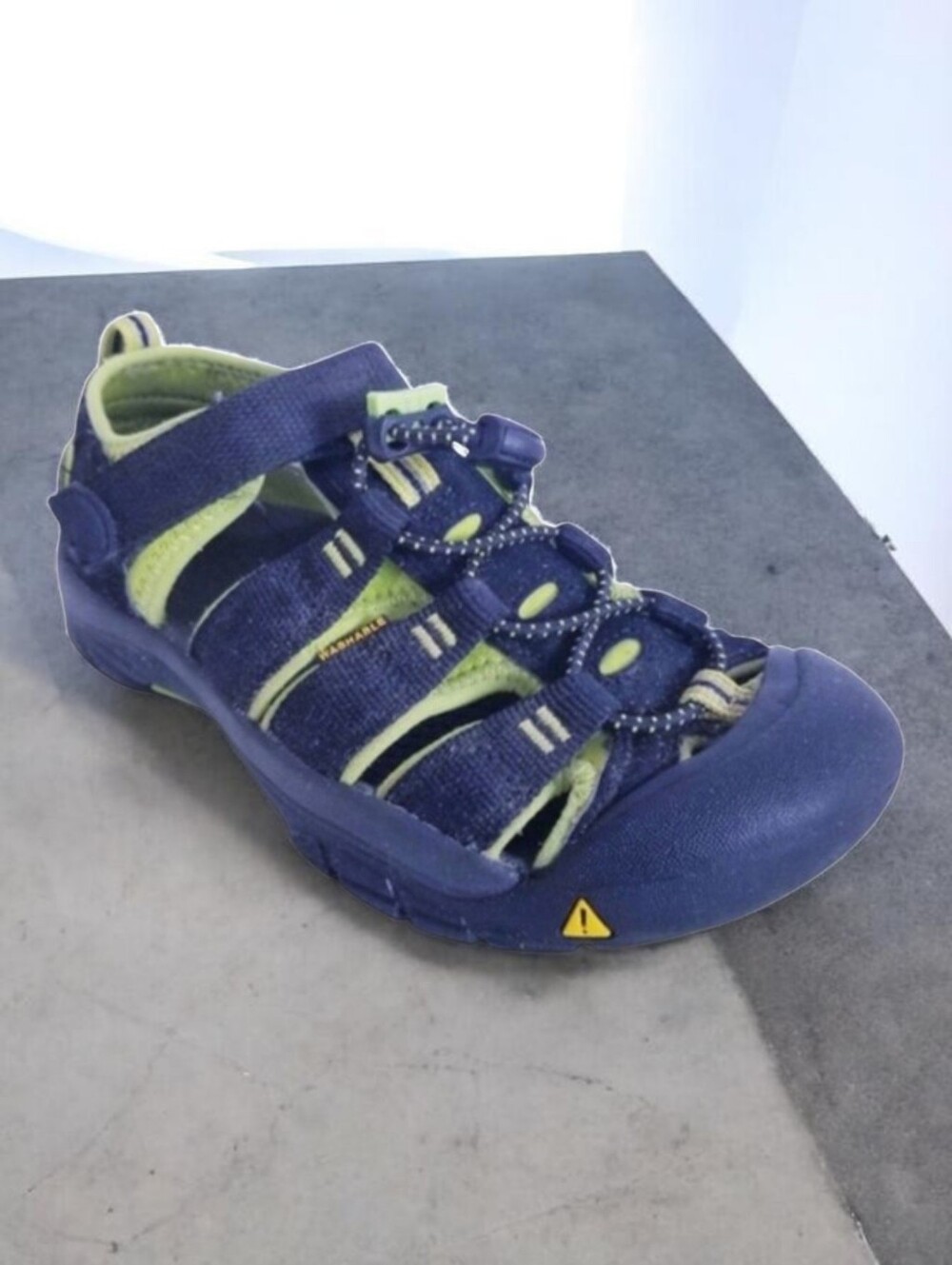 KEEN Newport H2 Sandals Boys 2 Waterproof Sport Hiking Closed Toe Black Lime